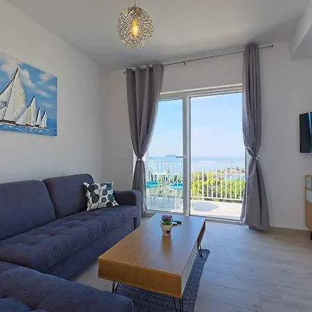 In 44021 Apartment *