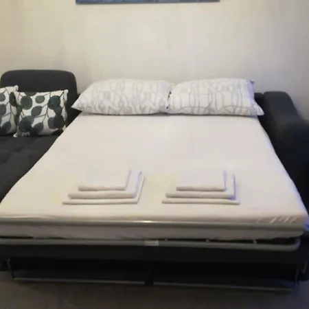 In 44021 Apartment